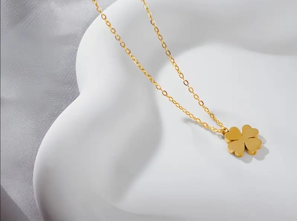 Colar Trevo Banhado a ouro 18k