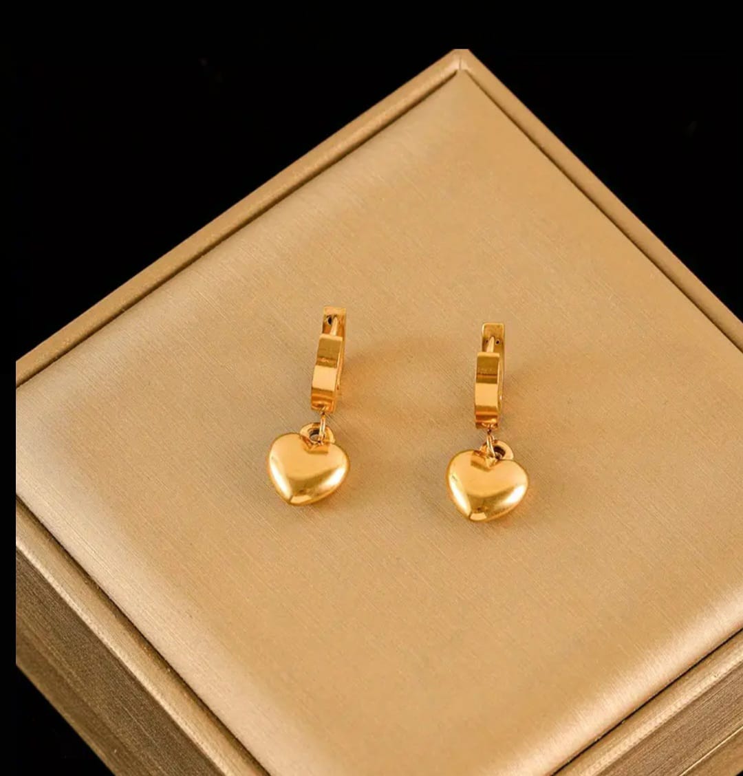 Brinco coração banhado a ouro 18k