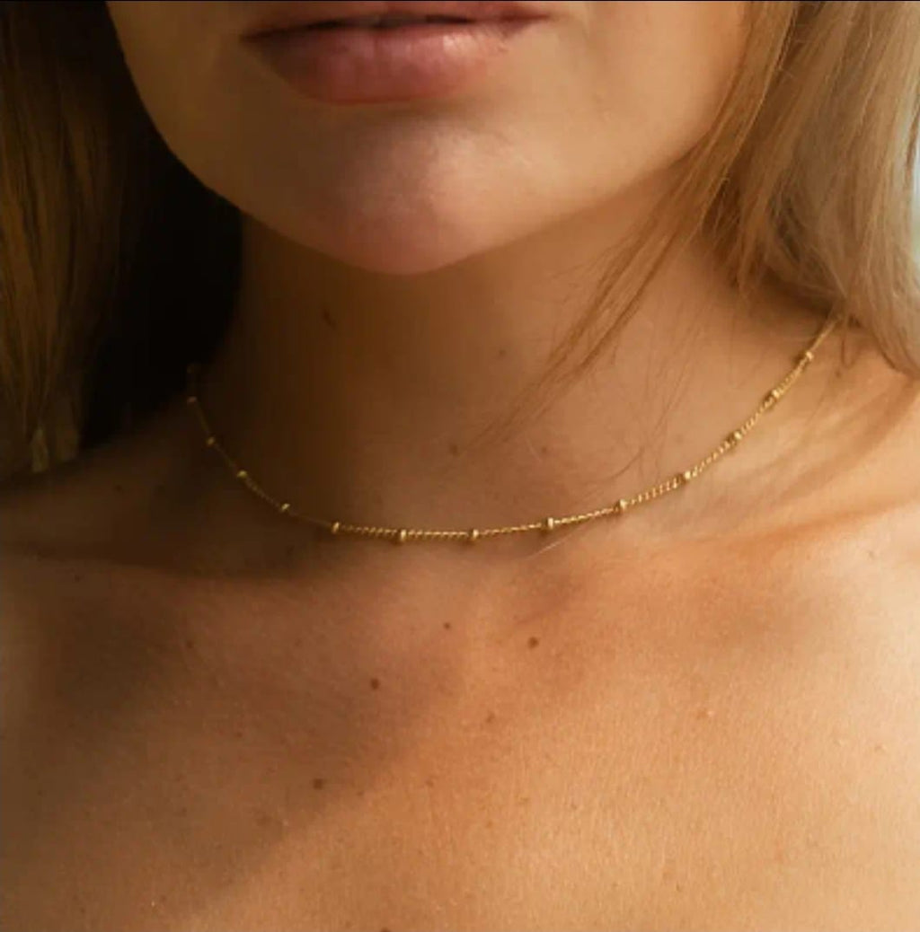 choker bolinhas banhado a ouro 14k
