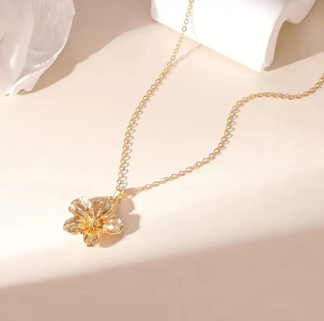Colar Flor banhado a ouro 14k