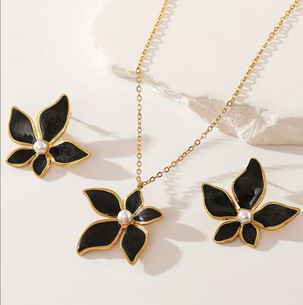 Colar Flor aço inoxidavel banhado a ouro 18k