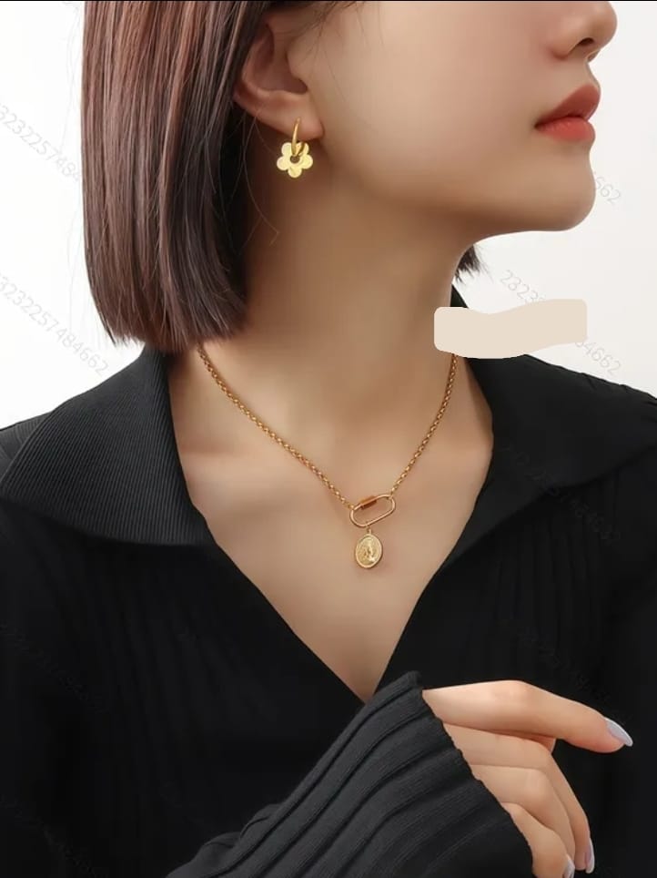 Brinco argola flor aço inoxidavel banhado a ouro 18k