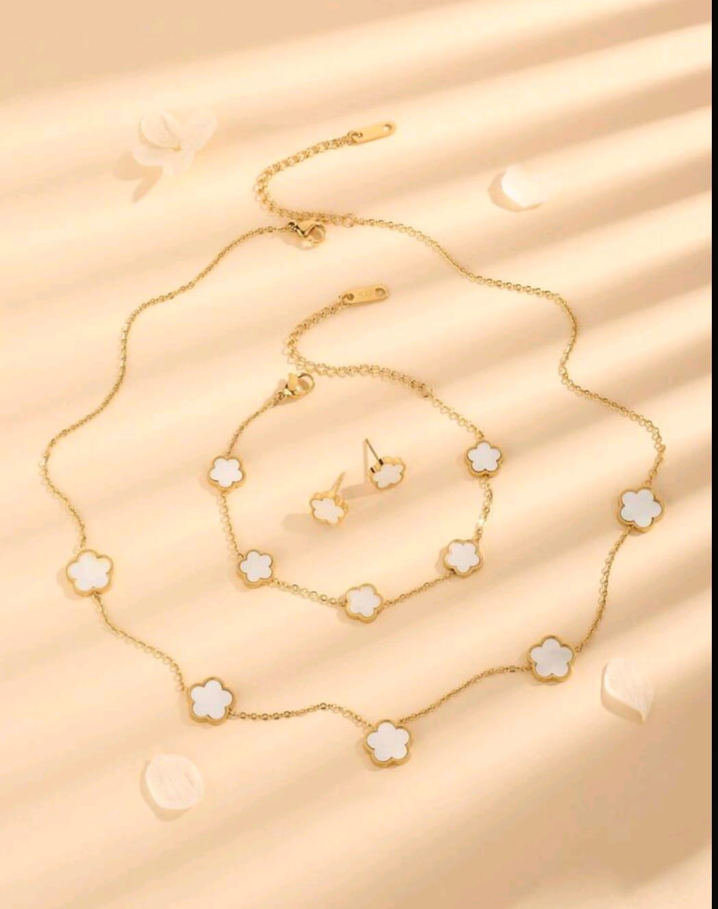 Conjunto Trevo Aço Inoxidavel banhado a ouro 18k