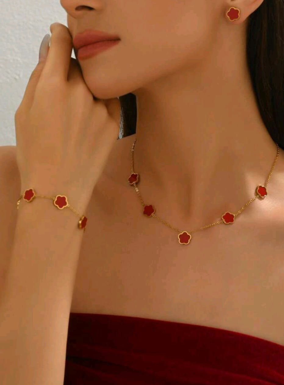 Conjunto Trevo Aço Inoxidavel banhado a ouro 18k