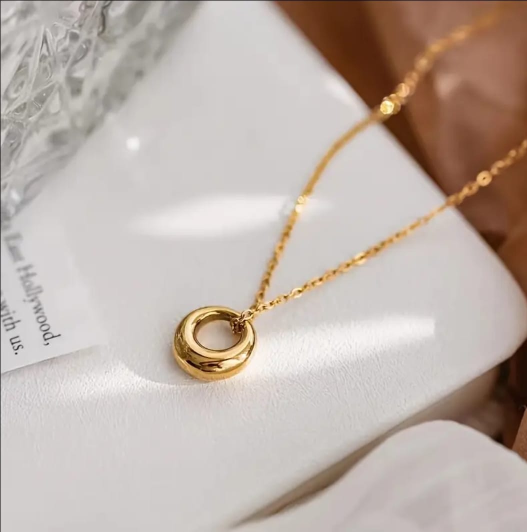 Colar circulo Bnahado a ouro 18k