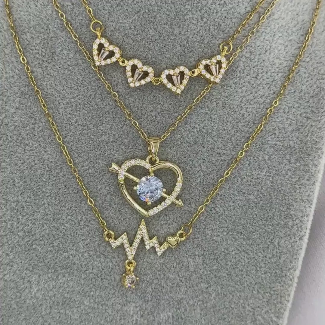 Colar "Flor e corações", Aço banhado a ouro 18K