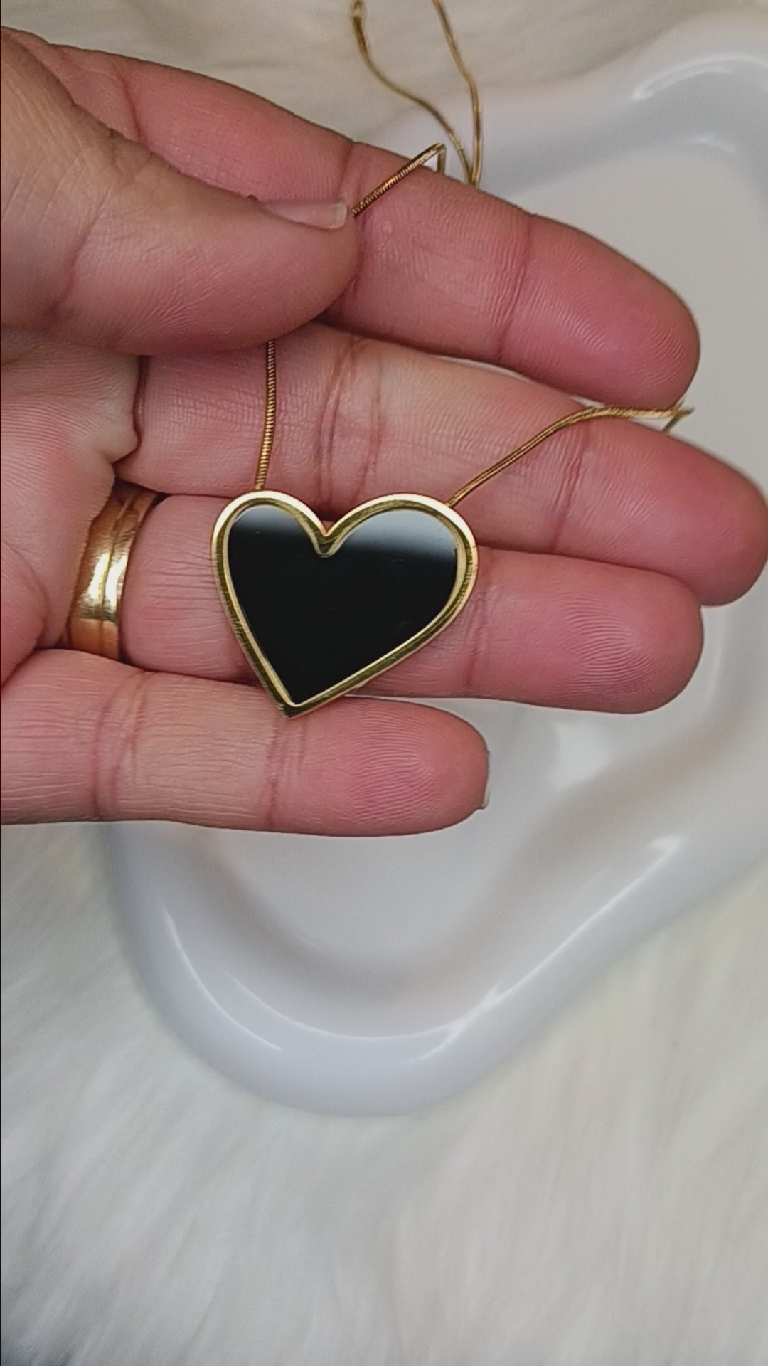 Colar coração preto