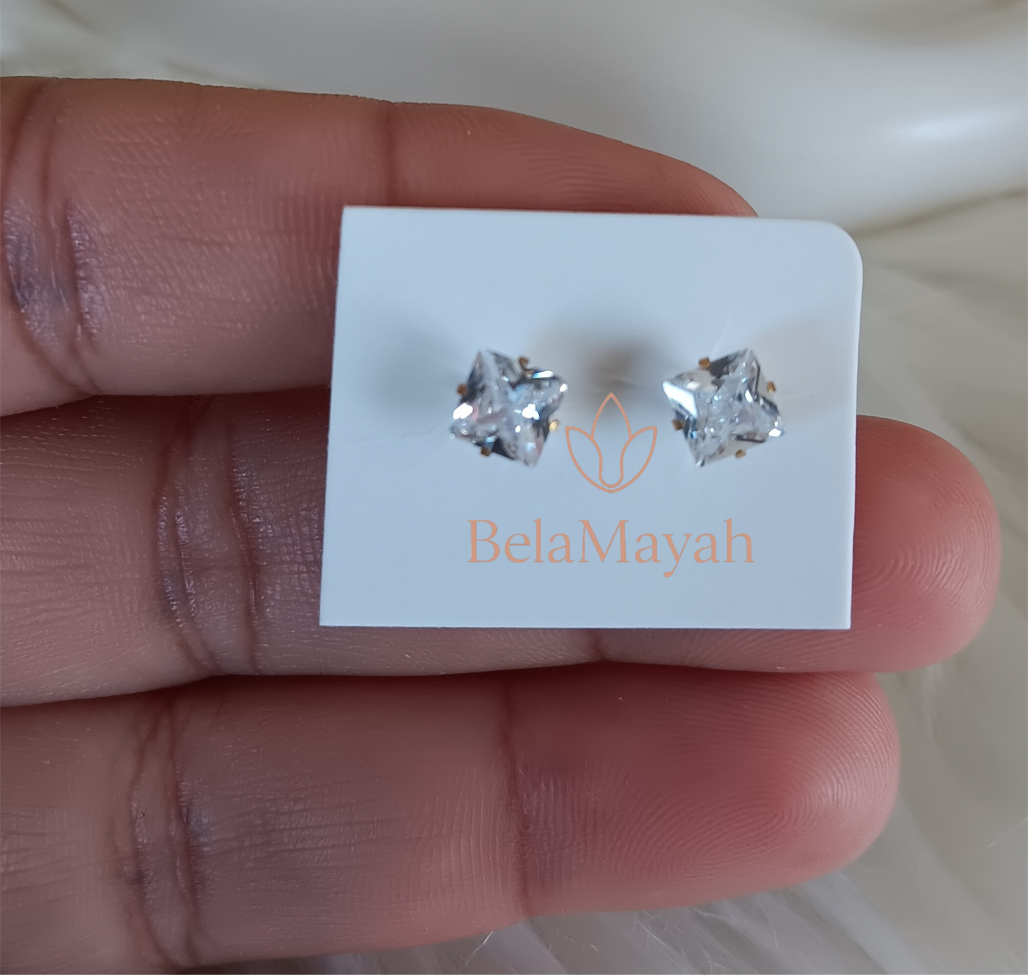 Ponto de luz M em aço inoxidável banhado a ouro 18K