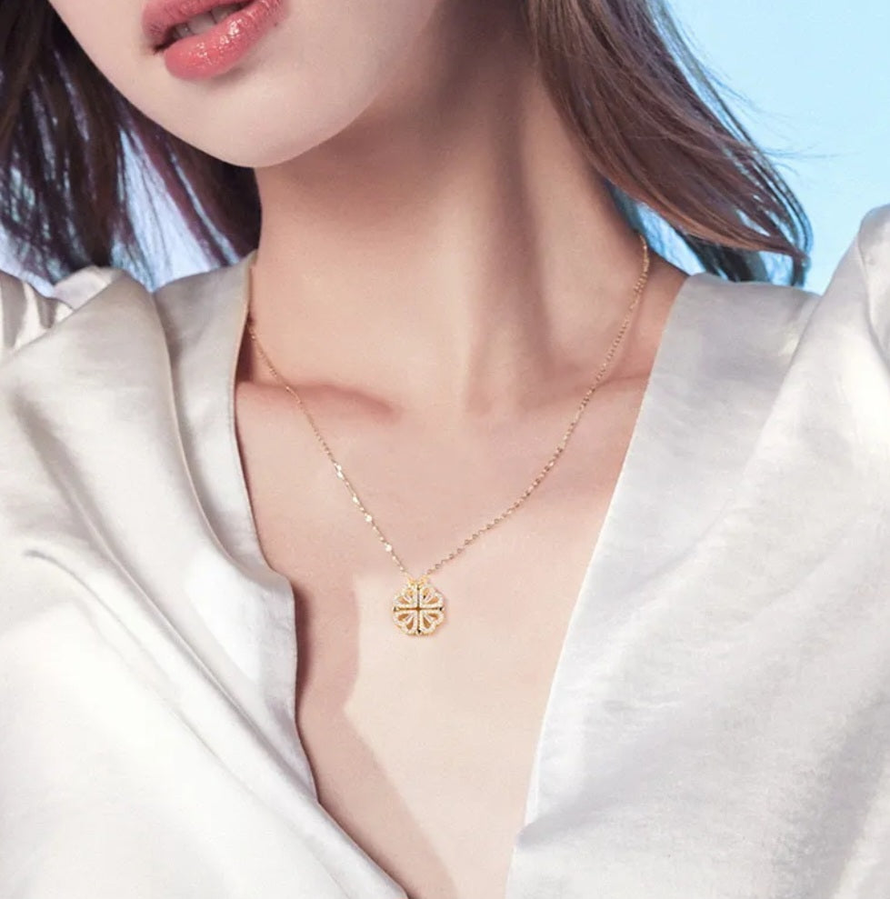 Colar "Flor e corações", Aço banhado a ouro 18K