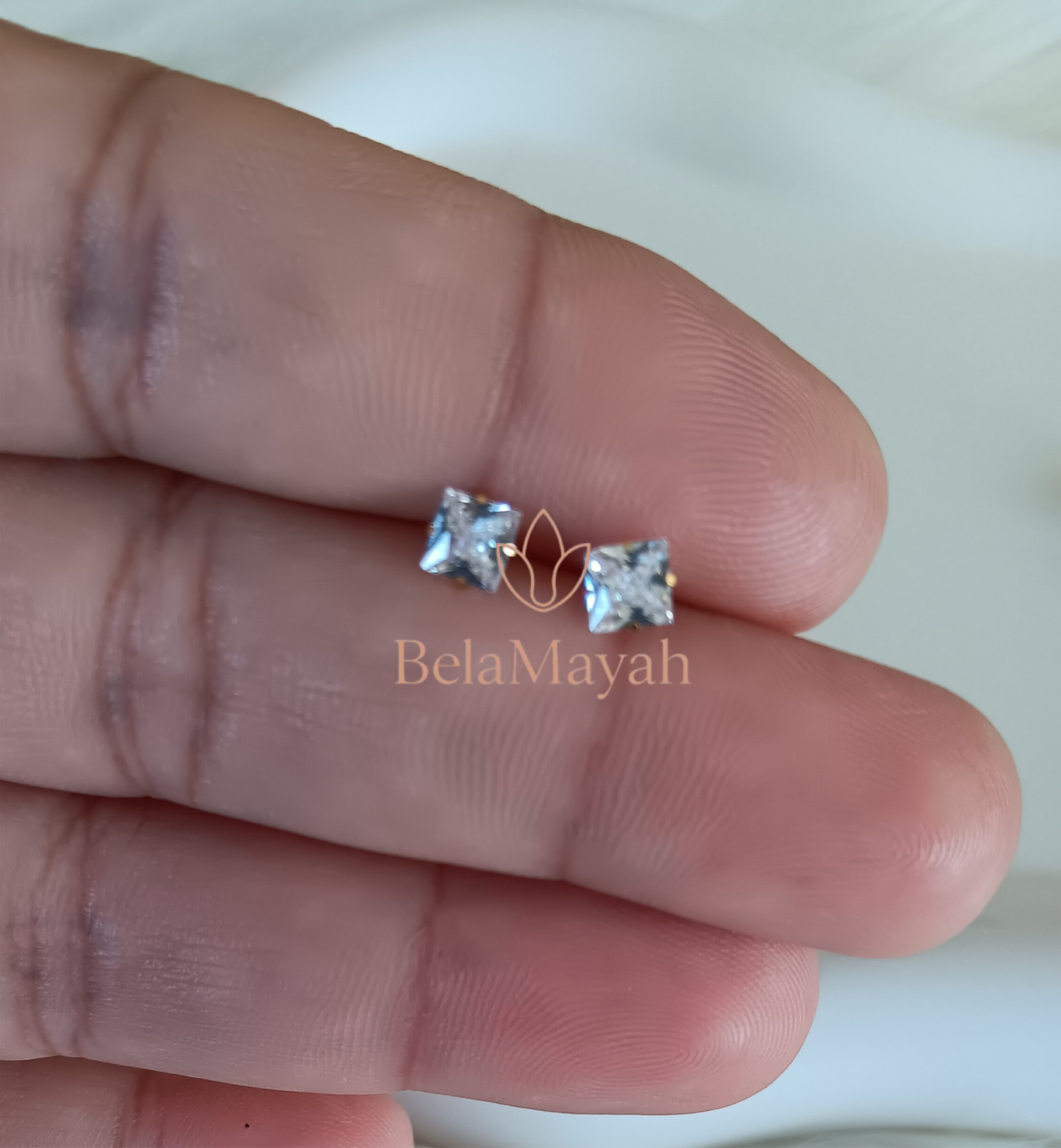 Ponto de luz P aço inoxidável banhado a ouro 18K