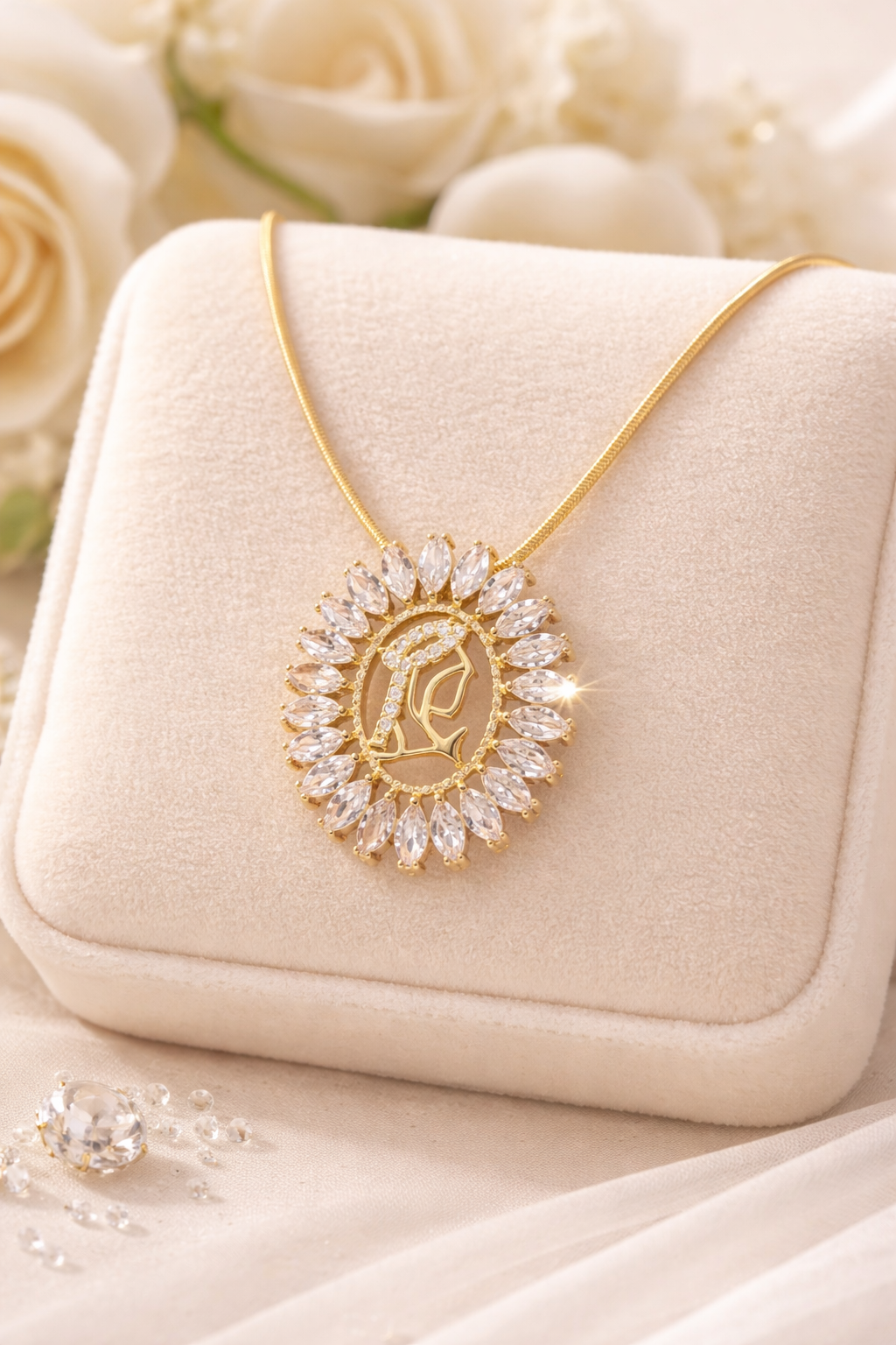 Colar Nossa Senhora em aço inoxidável banhado a ouro 18K