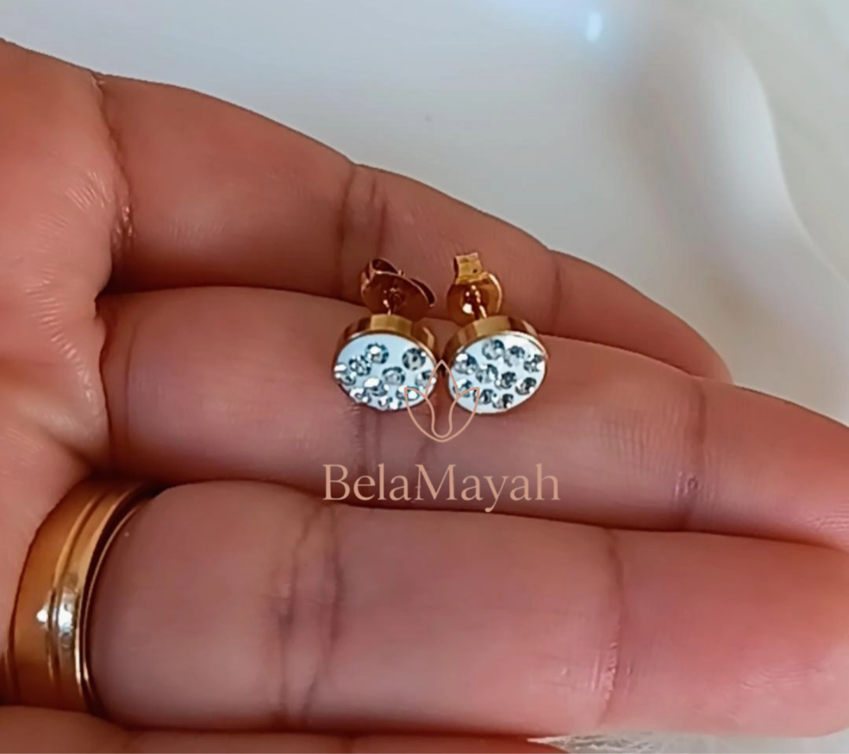 Brinco em aço inoxidável banhado a ouro 18K