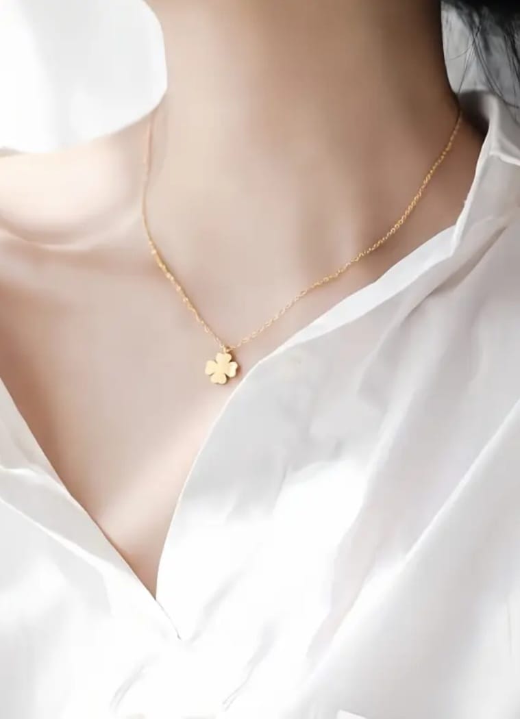 Colar Trevo Banhado a ouro 18k